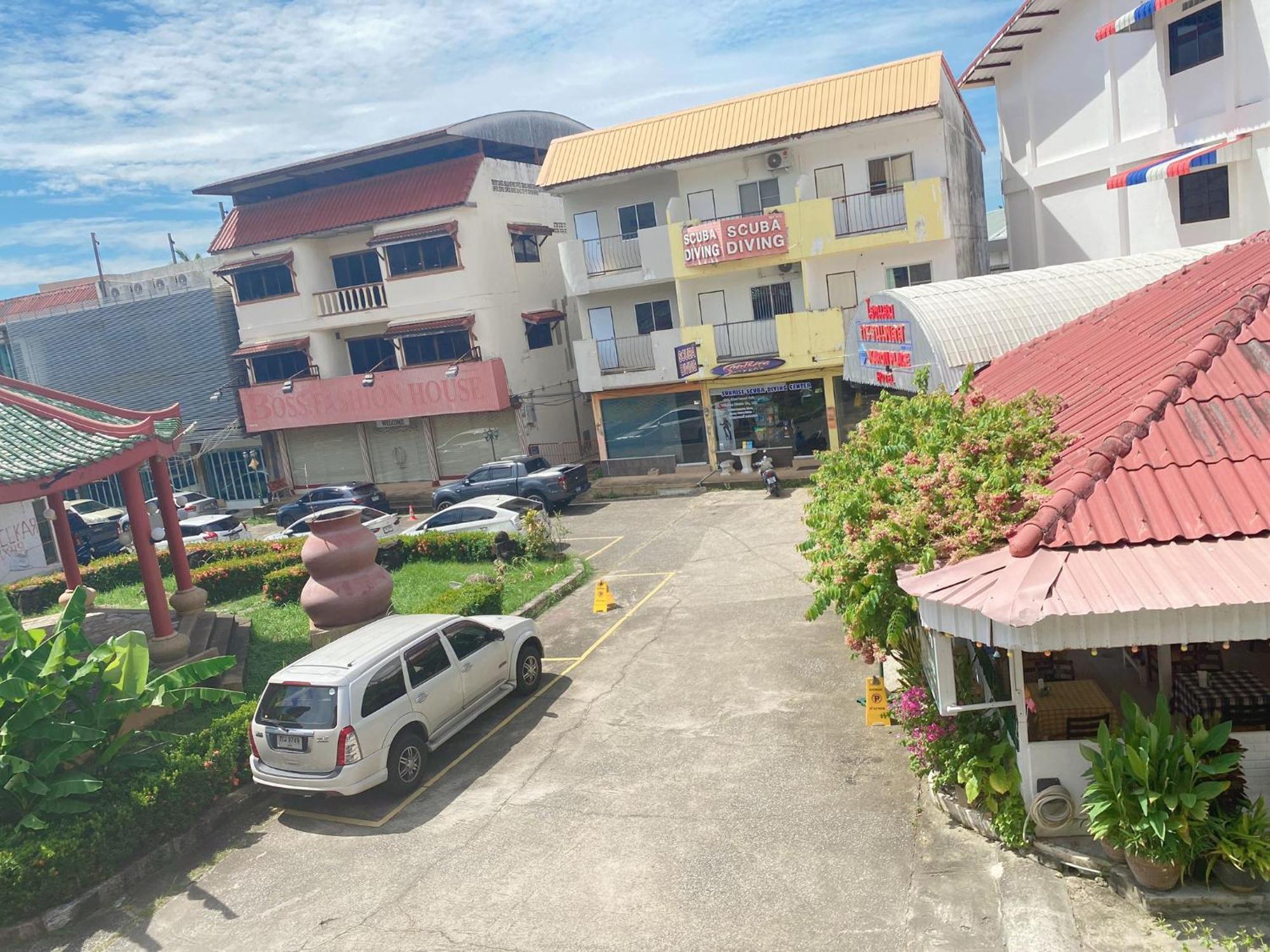 2 Vikings Guesthouse Karon Bagian luar foto